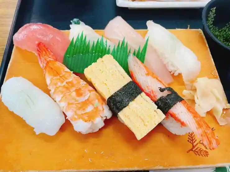 魚汁すし定食（よもぎ入り）寿司